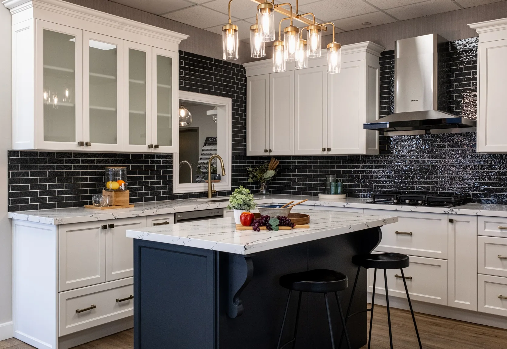 Double Shaker White kitchen cabinets installed in Toronto home